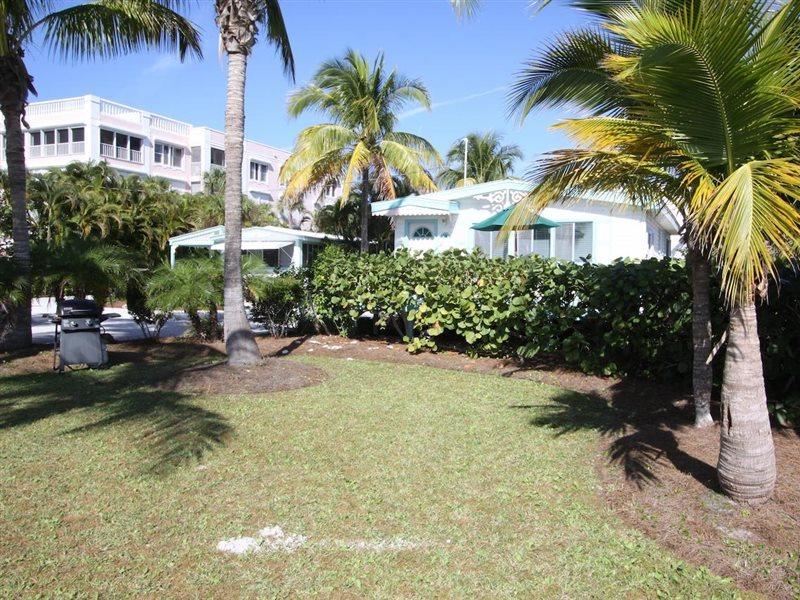 Gulf Breeze Cottages Sanibel Exterior photo