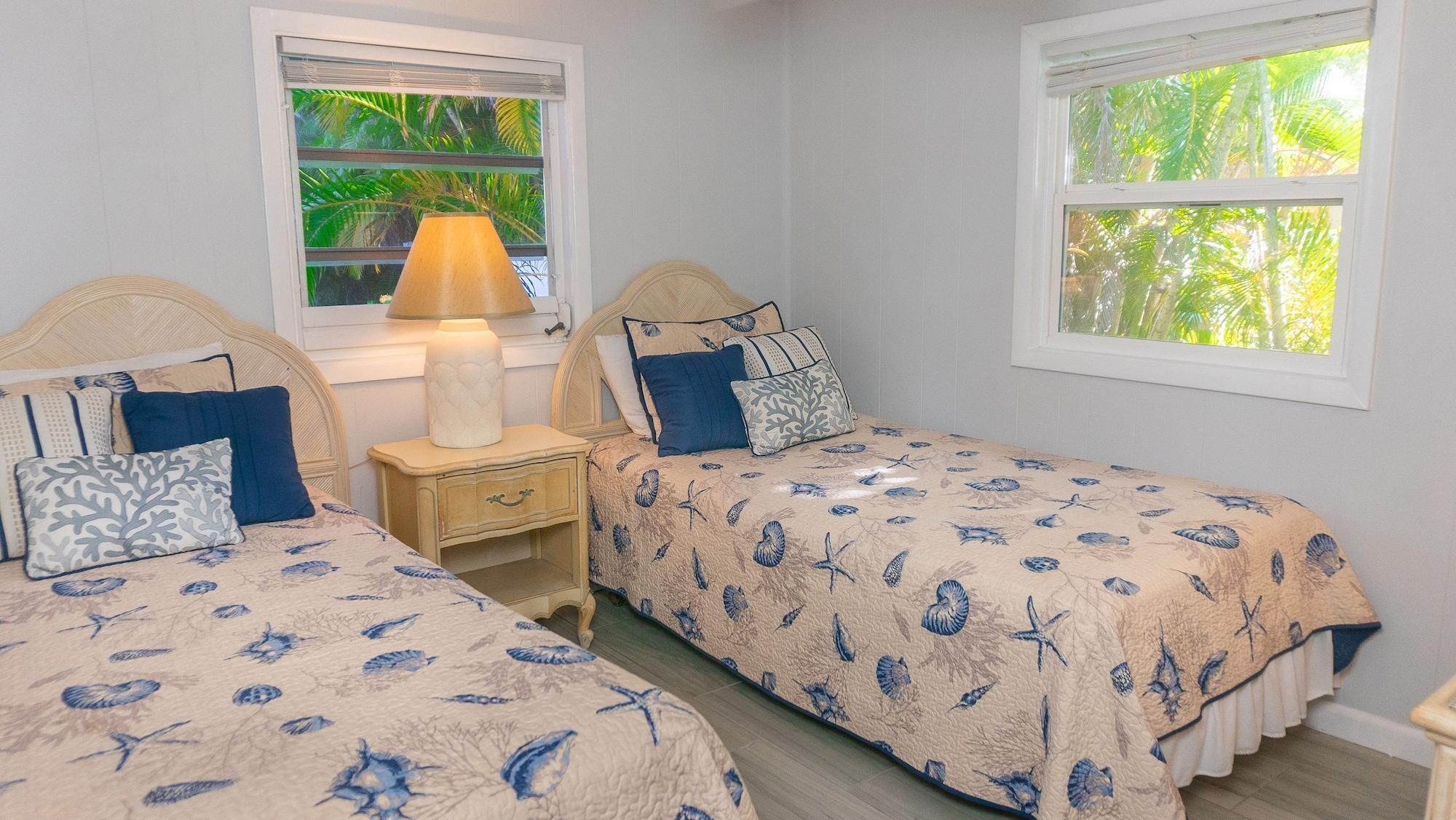 Gulf Breeze Cottages Sanibel Exterior photo