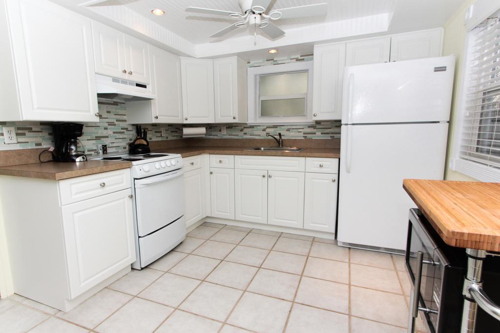 Gulf Breeze Cottages Sanibel Exterior photo
