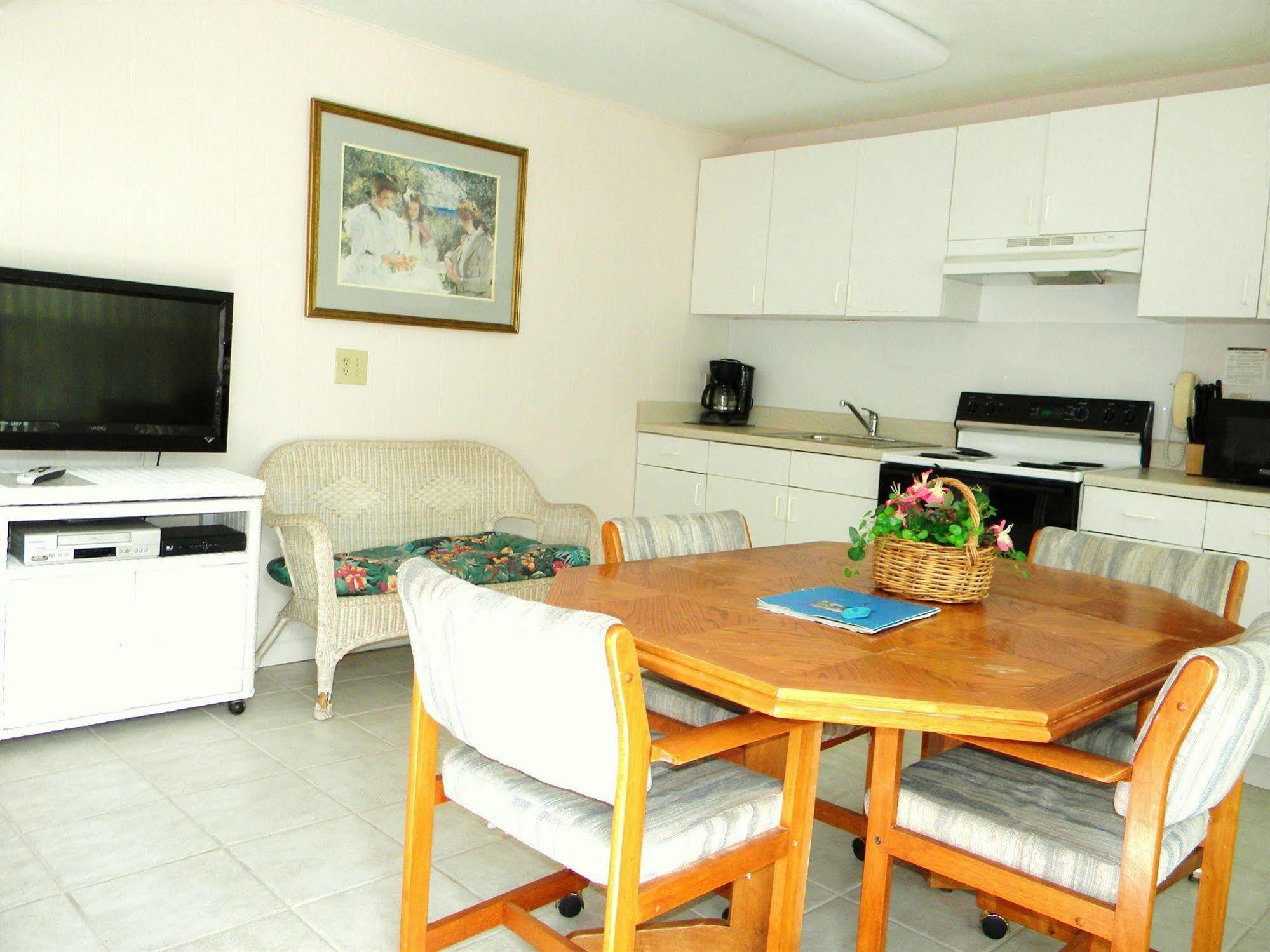 Gulf Breeze Cottages Sanibel Exterior photo