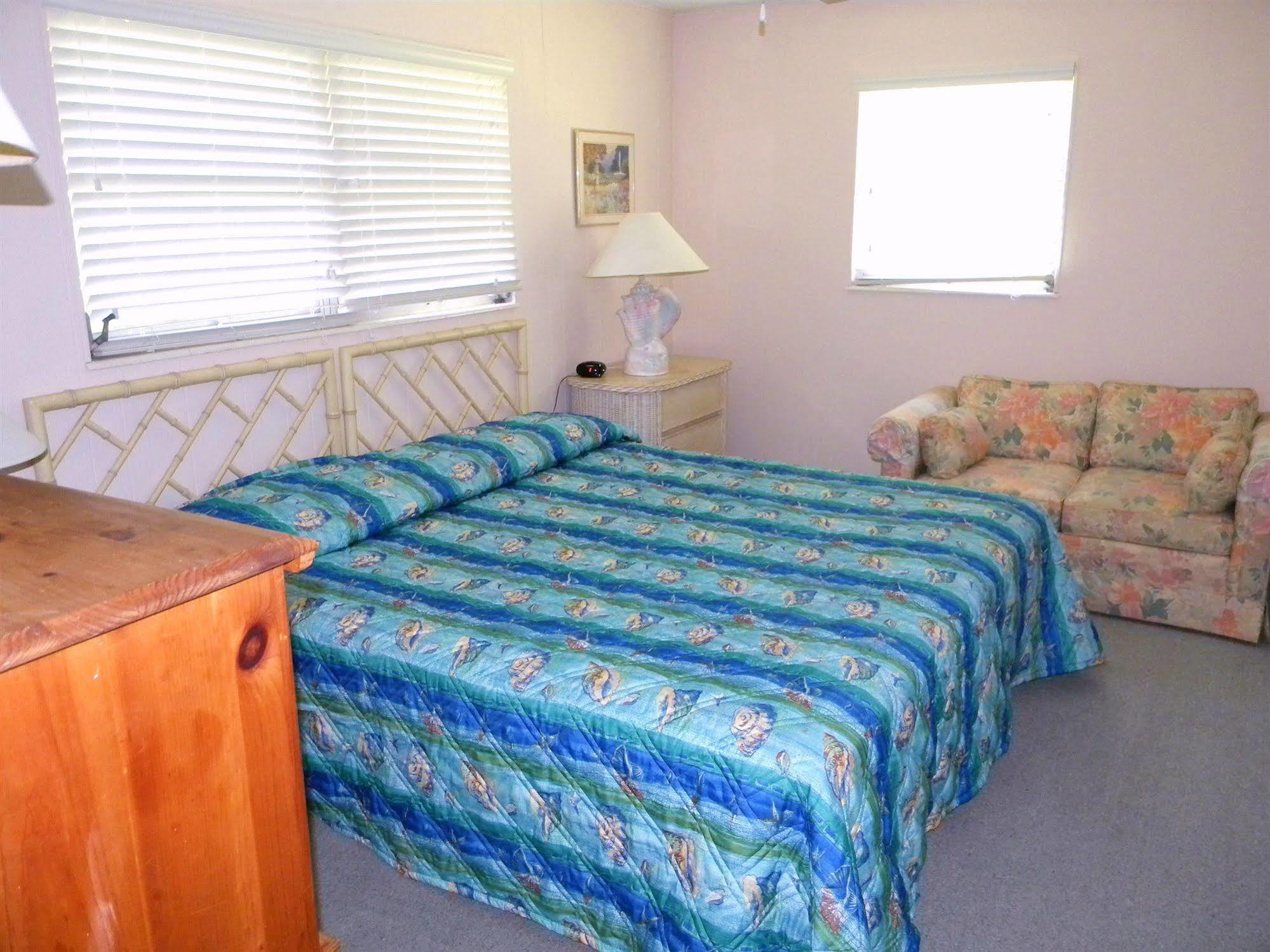 Gulf Breeze Cottages Sanibel Exterior photo