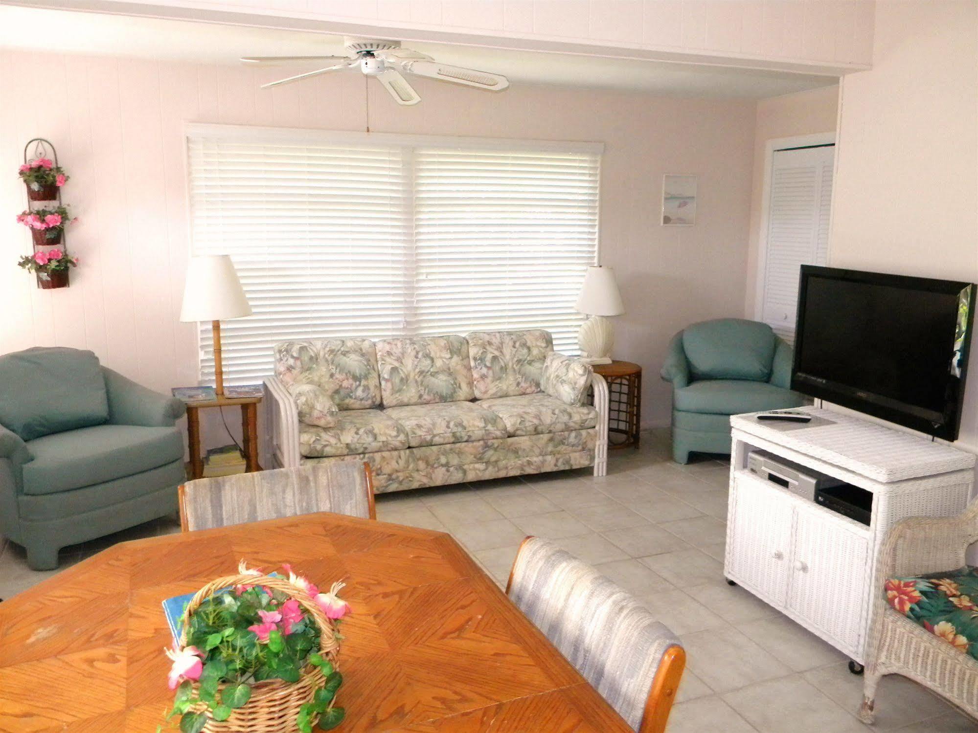 Gulf Breeze Cottages Sanibel Exterior photo