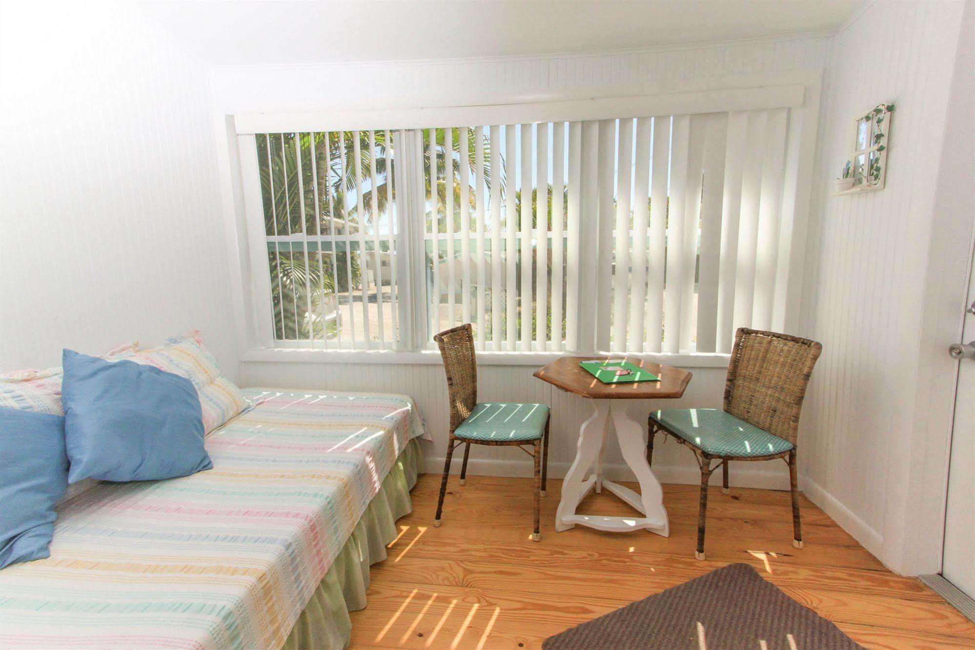 Gulf Breeze Cottages Sanibel Exterior photo