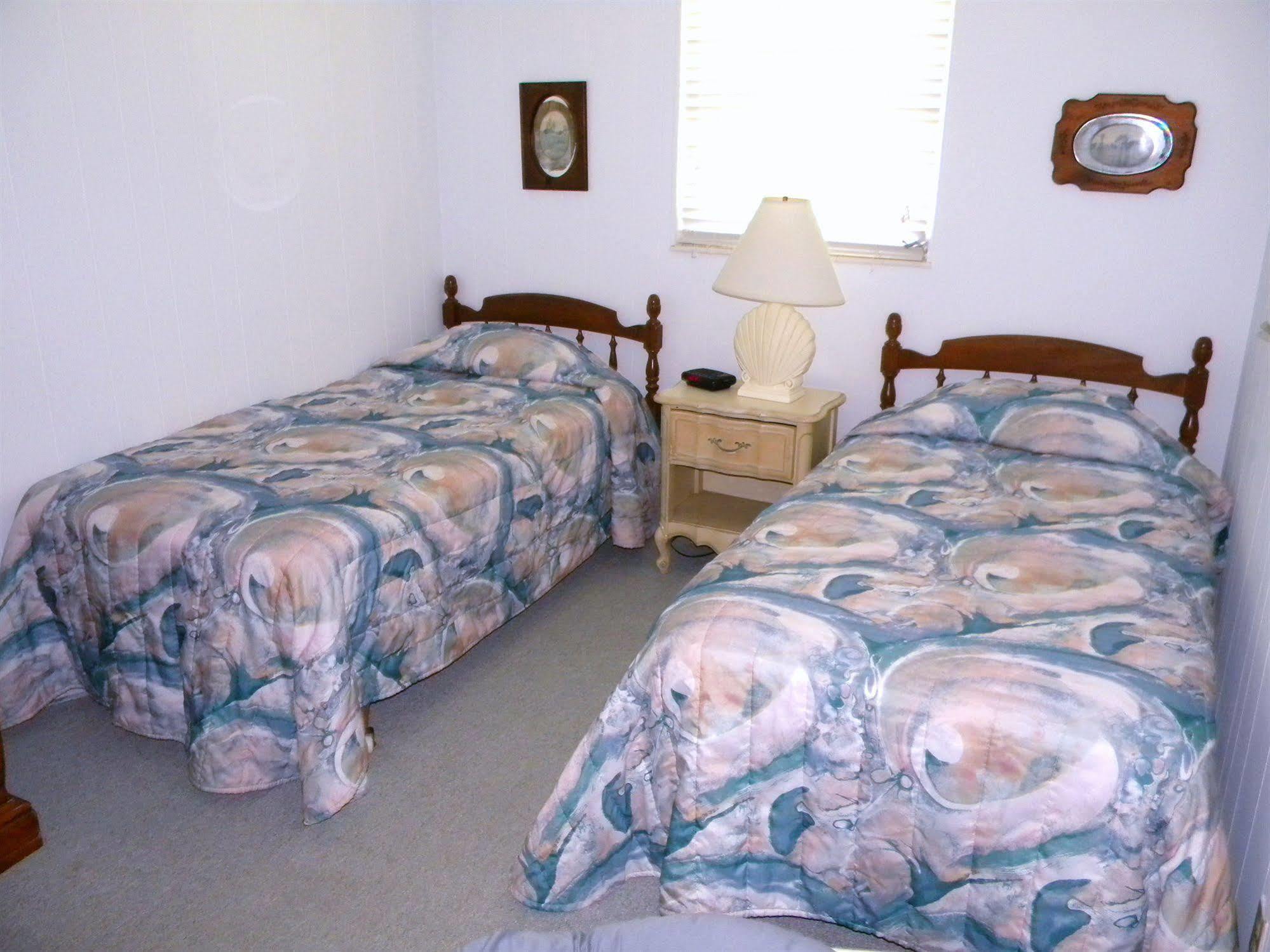 Gulf Breeze Cottages Sanibel Exterior photo