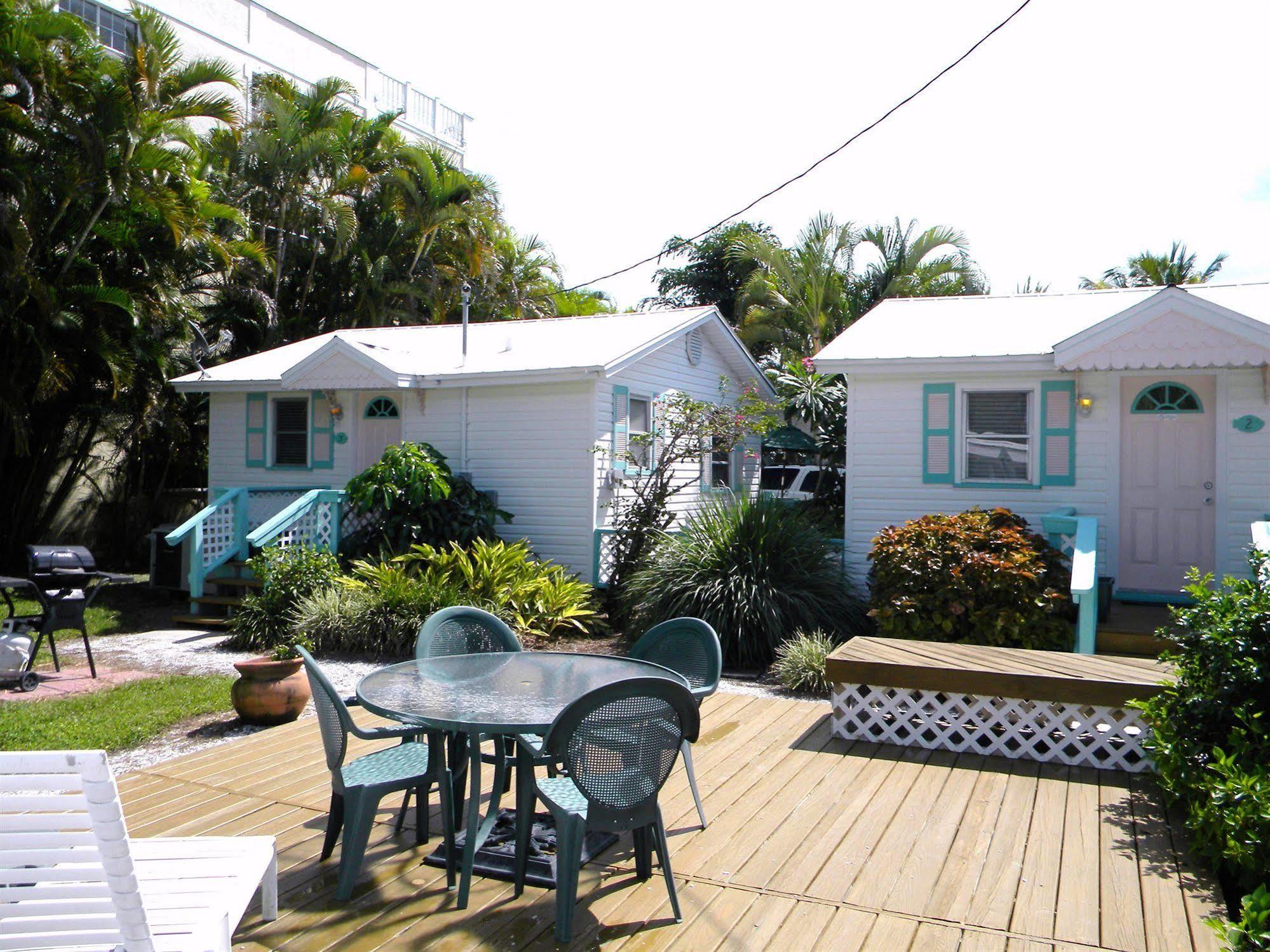 Gulf Breeze Cottages Sanibel Exterior photo