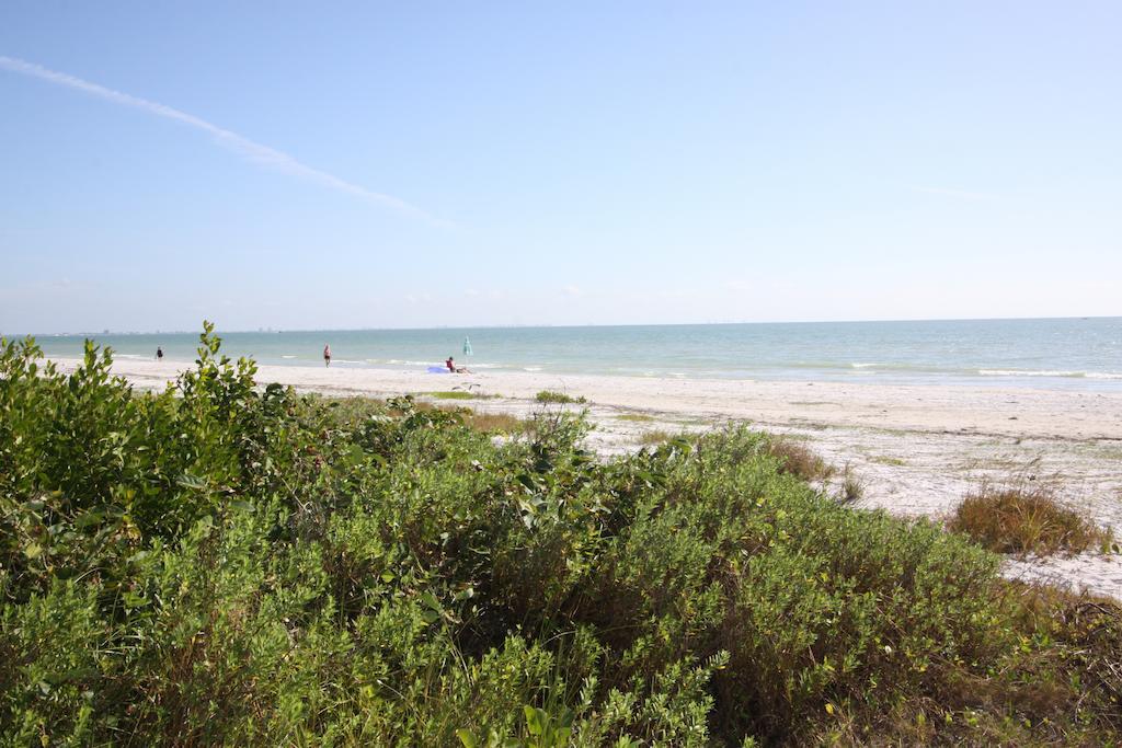 Gulf Breeze Cottages Sanibel Exterior photo